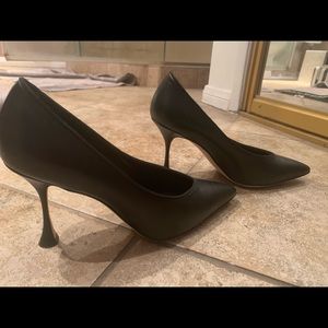 Never worn black Manolo Blahnik pumps